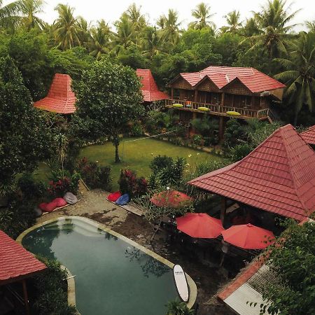 Отель Mojosurf Camp Red Island Pasanggaran Экстерьер фото