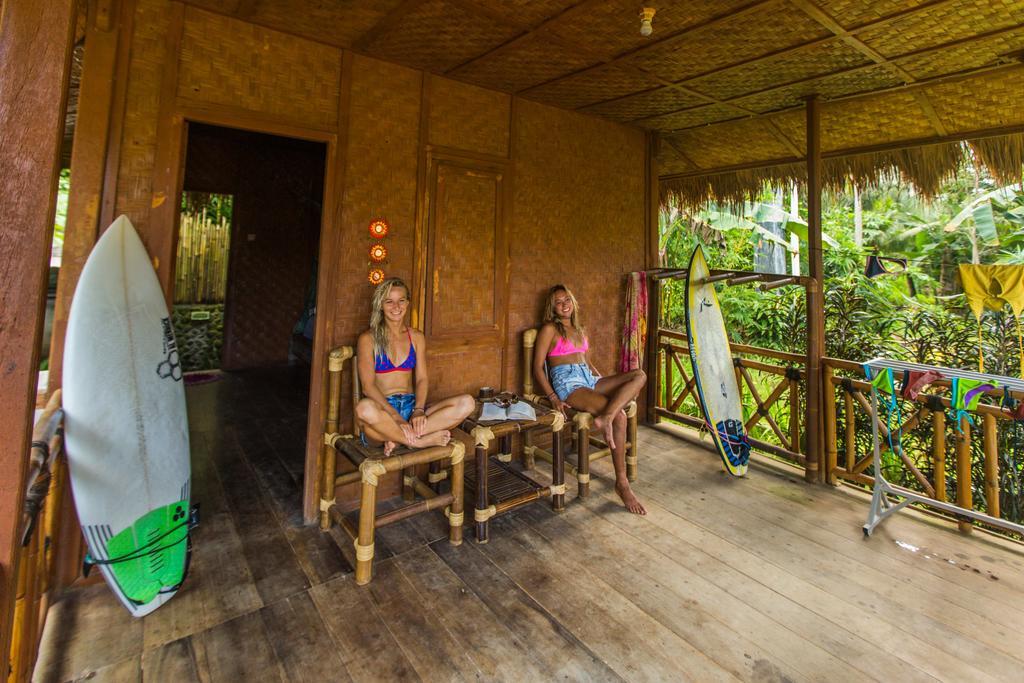 Отель Mojosurf Camp Red Island Pasanggaran Экстерьер фото