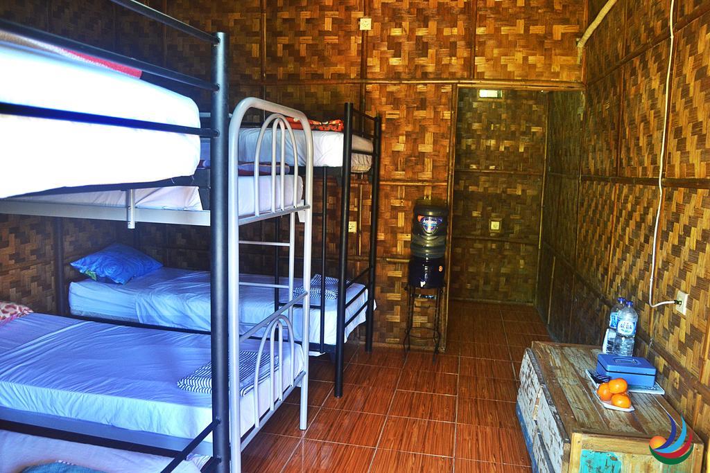 Отель Mojosurf Camp Red Island Pasanggaran Экстерьер фото