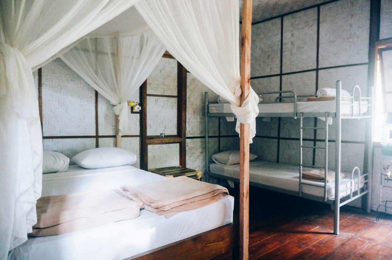 Отель Mojosurf Camp Red Island Pasanggaran Экстерьер фото