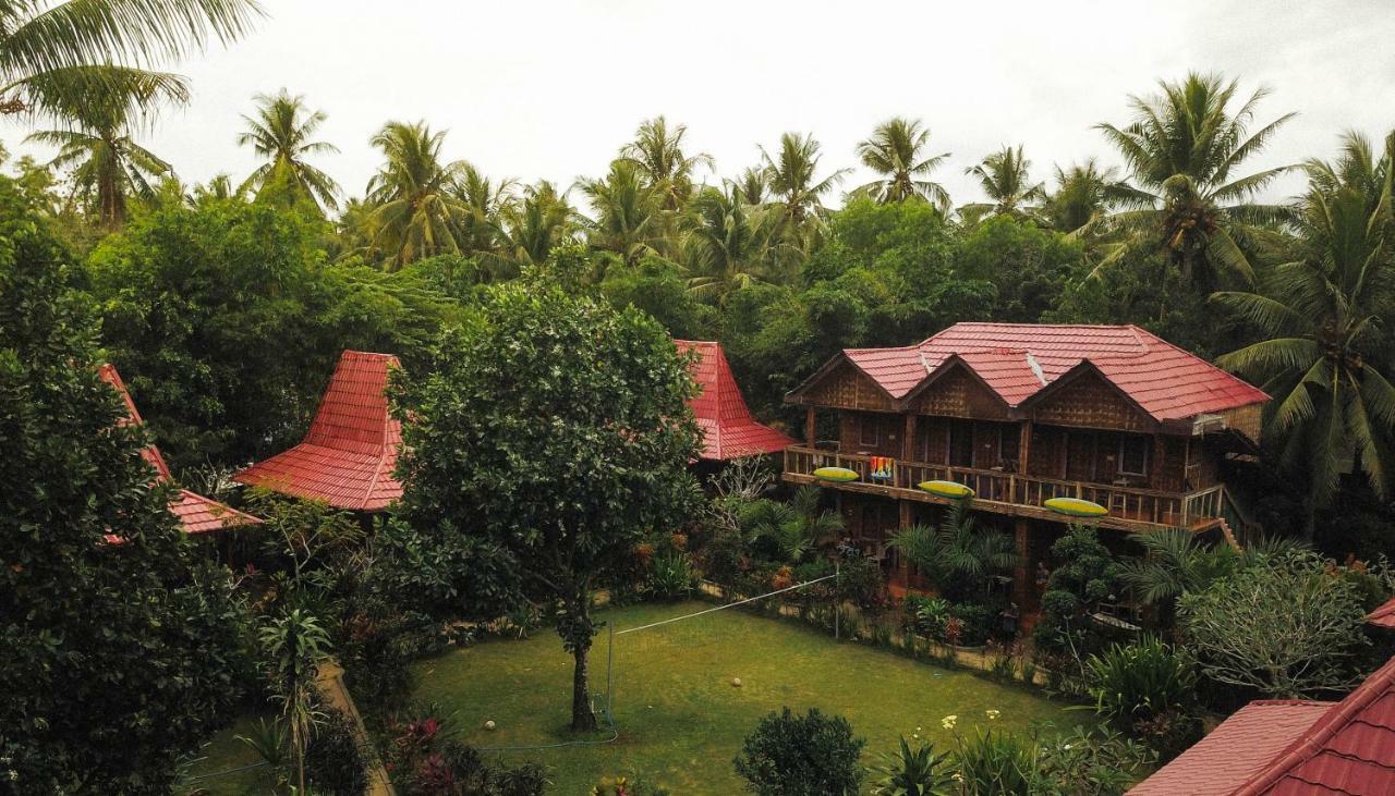 Отель Mojosurf Camp Red Island Pasanggaran Экстерьер фото