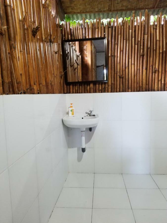 Отель Mojosurf Camp Red Island Pasanggaran Экстерьер фото